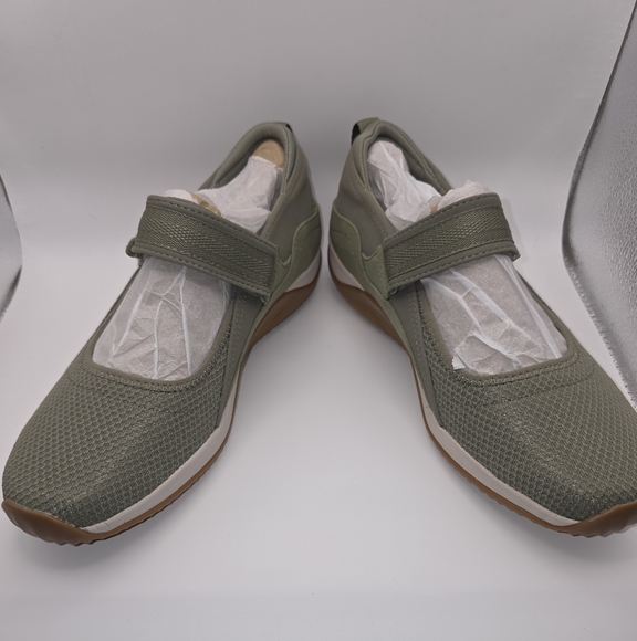 Ryka Women's Echo Mary Jane Flat Vetiver Green sz 9. NWOT - Picture 1 of 6